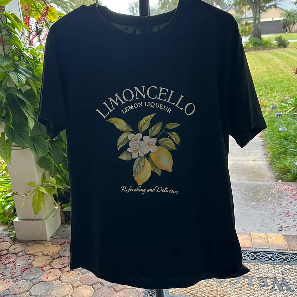 Limoncello large shirt - black shirt sleeve tee nwot